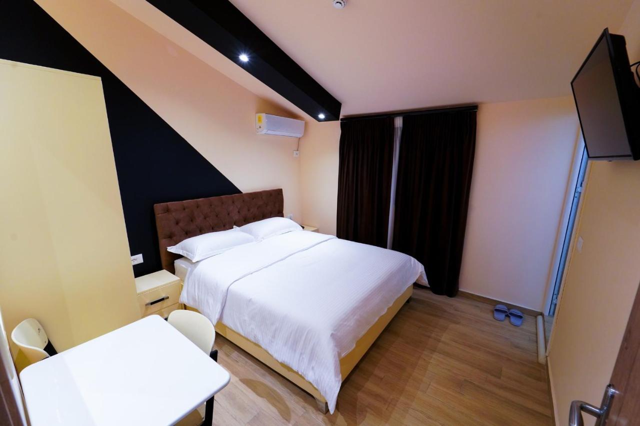 Sr99 Hotel Tiranë Ngoại thất bức ảnh