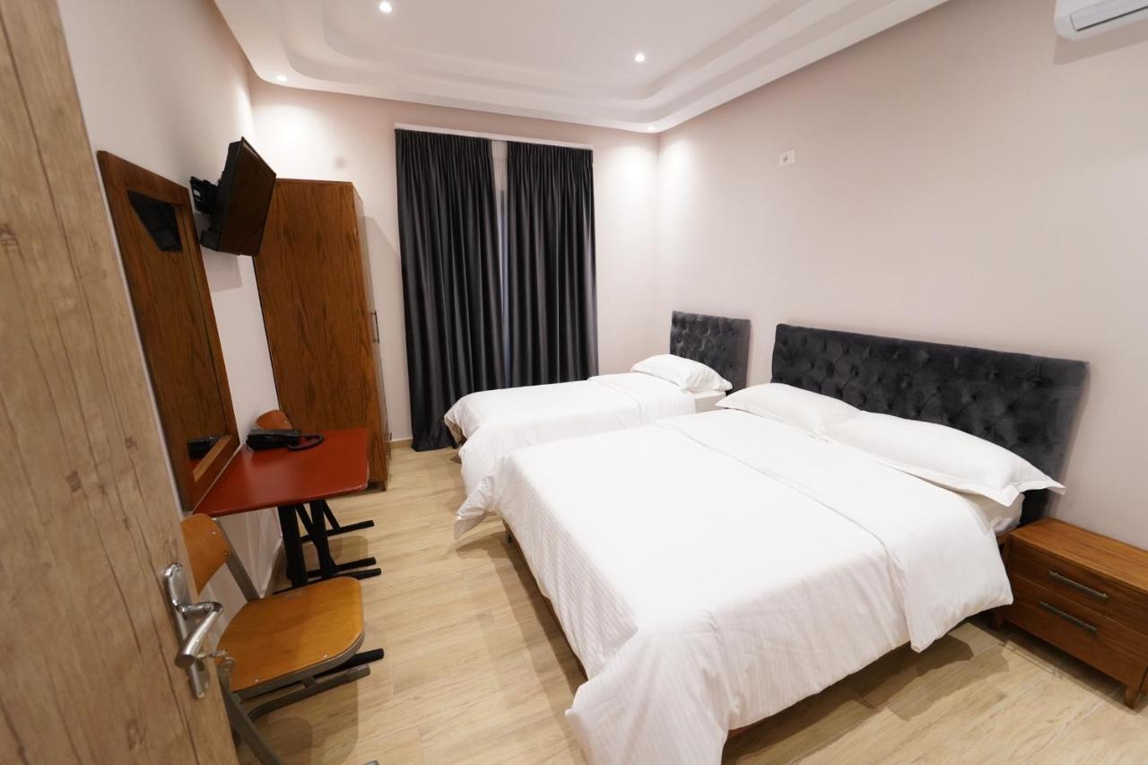 Sr99 Hotel Tiranë Ngoại thất bức ảnh