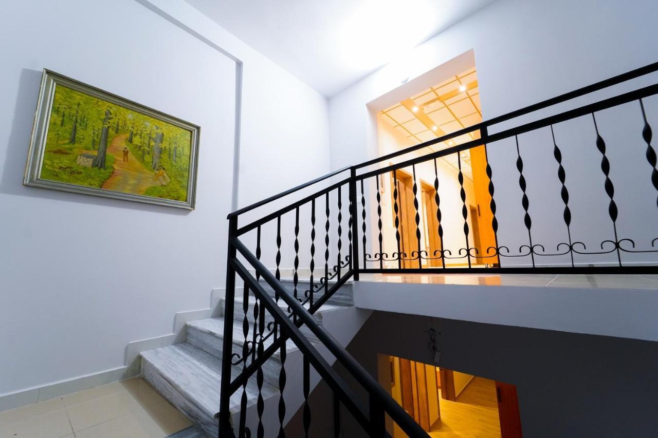 Sr99 Hotel Tiranë Ngoại thất bức ảnh