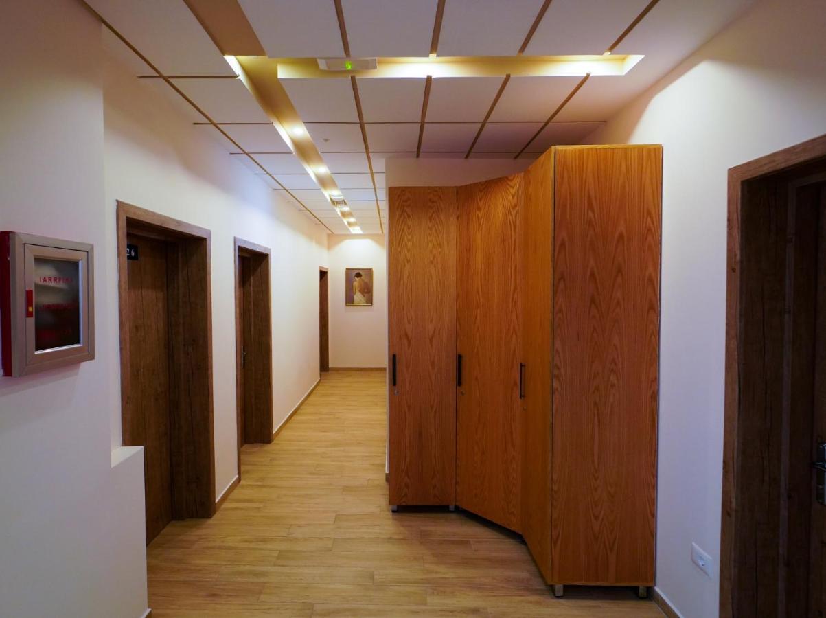 Sr99 Hotel Tiranë Ngoại thất bức ảnh