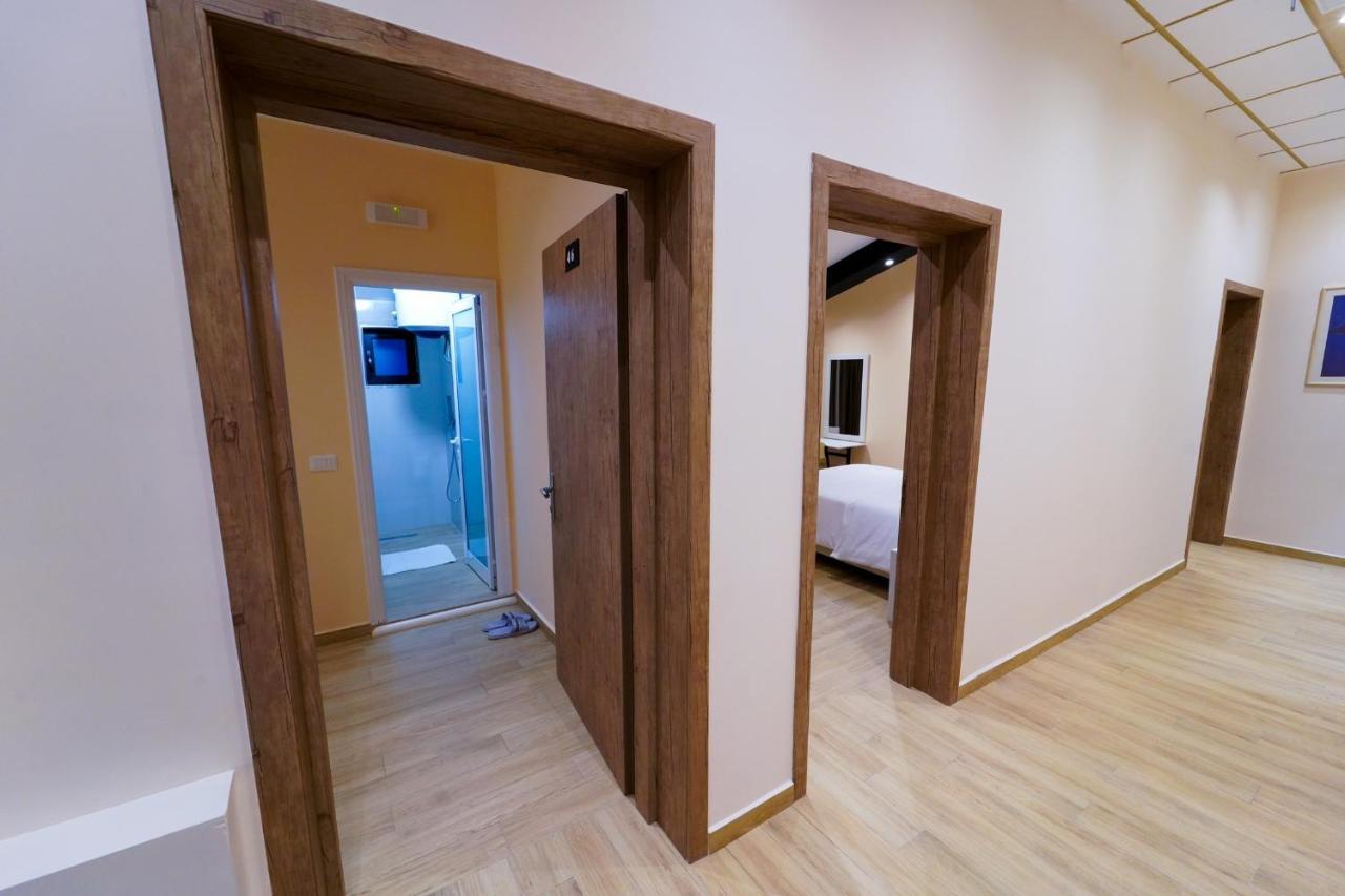 Sr99 Hotel Tiranë Ngoại thất bức ảnh