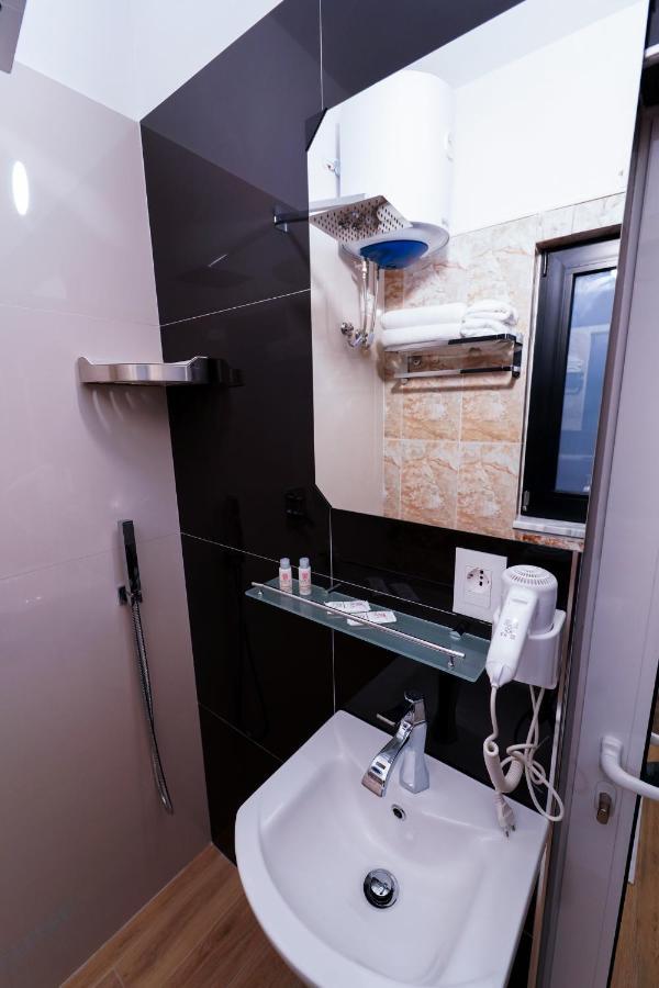 Sr99 Hotel Tiranë Ngoại thất bức ảnh