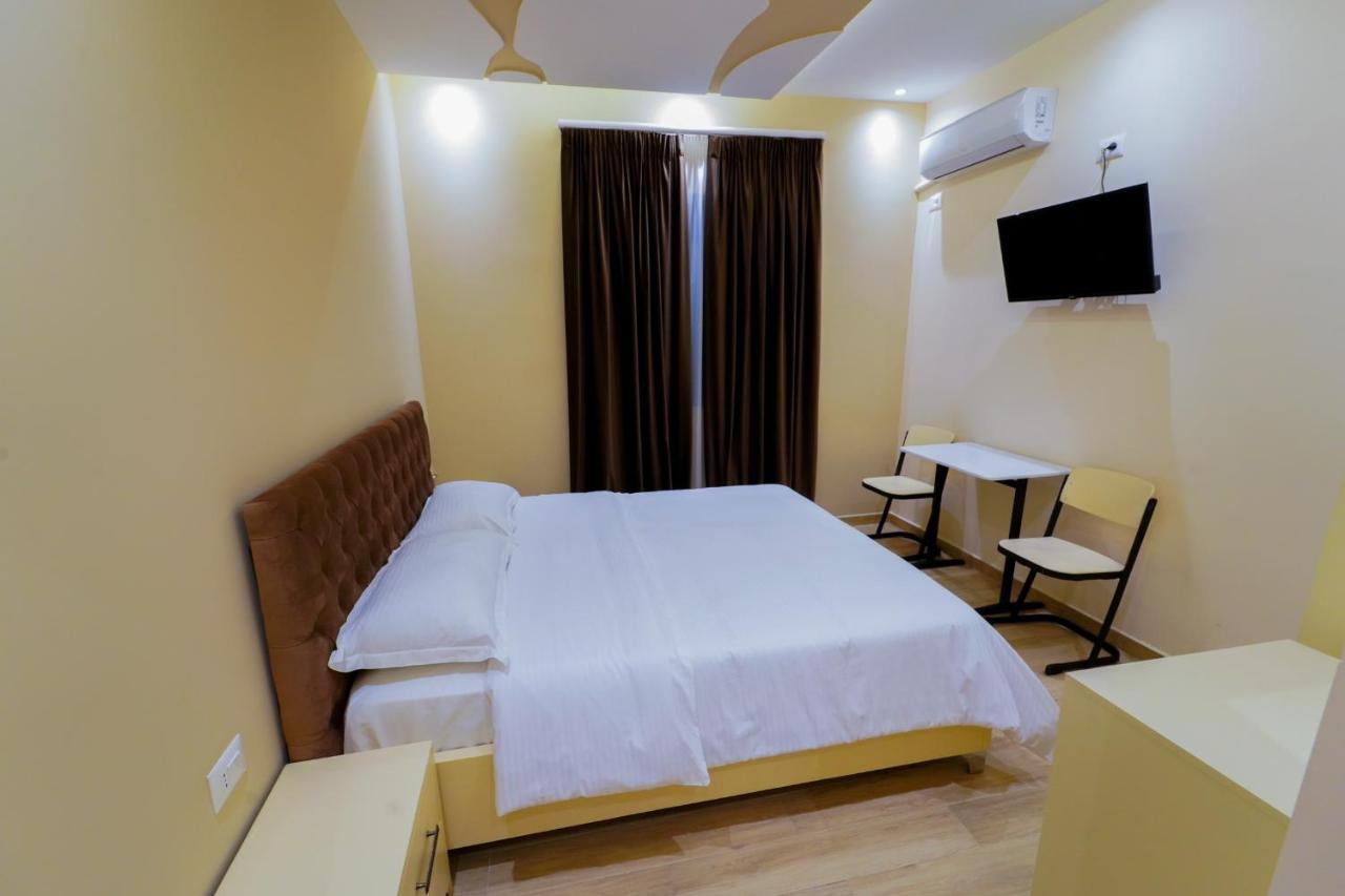 Sr99 Hotel Tiranë Ngoại thất bức ảnh