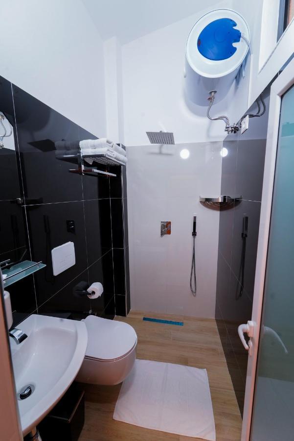 Sr99 Hotel Tiranë Ngoại thất bức ảnh