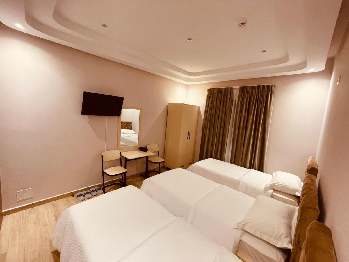 Sr99 Hotel Tiranë Ngoại thất bức ảnh