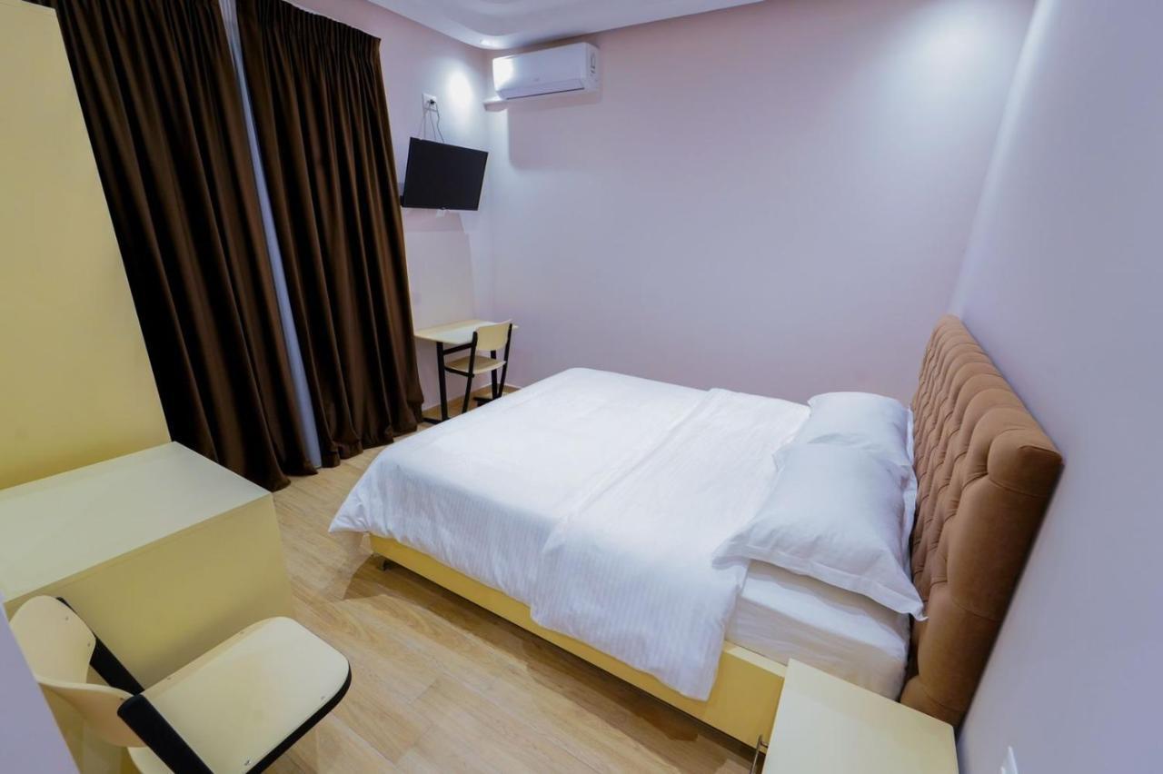 Sr99 Hotel Tiranë Ngoại thất bức ảnh