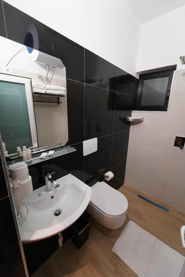 Sr99 Hotel Tiranë Ngoại thất bức ảnh