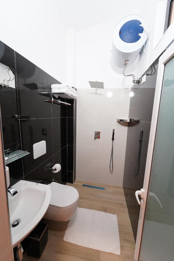 Sr99 Hotel Tiranë Ngoại thất bức ảnh